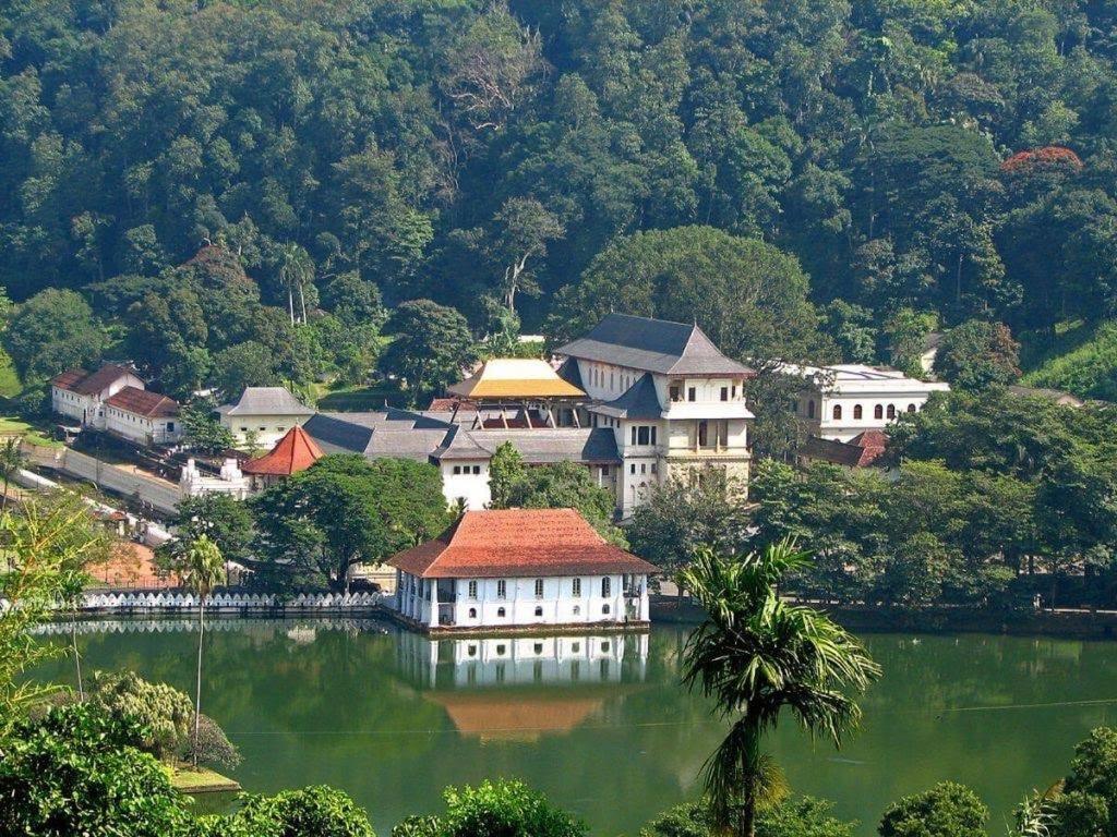 Nisansala Homestay Kandy Deiyannewela Eksteriør bilde